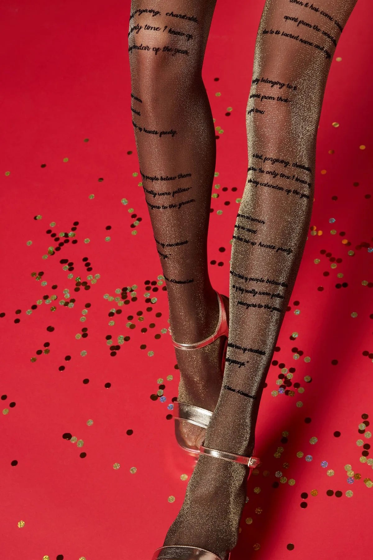 Medias con Glitter Dorado y Letras